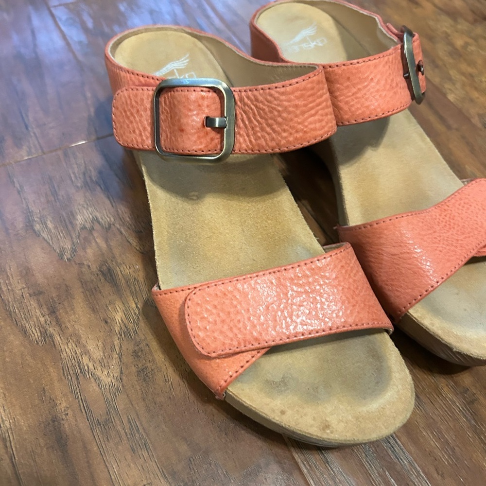 Dansko Tan Milled Burnished Tanya Womens Sandals in Coral Open Toe Slides - Picture 5 of 11